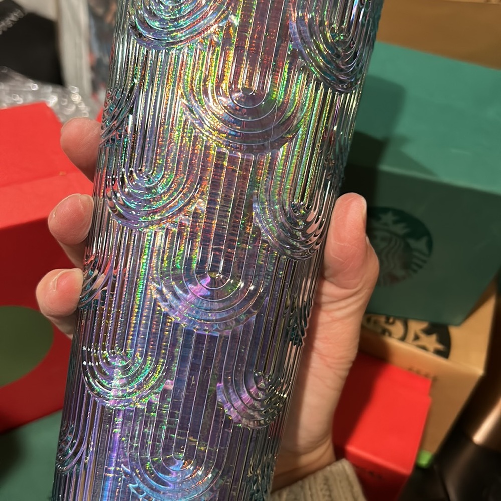 Iridescent geometric tumbler